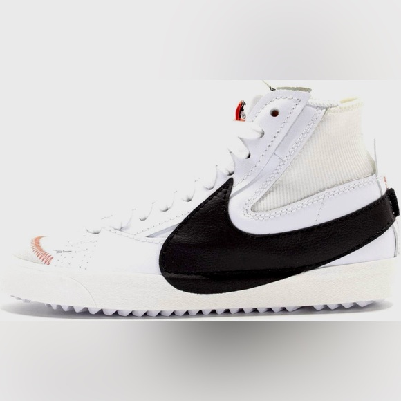 Nike Menβs White Blazer Mid 77 Sneakers - Picture 2 of 16
